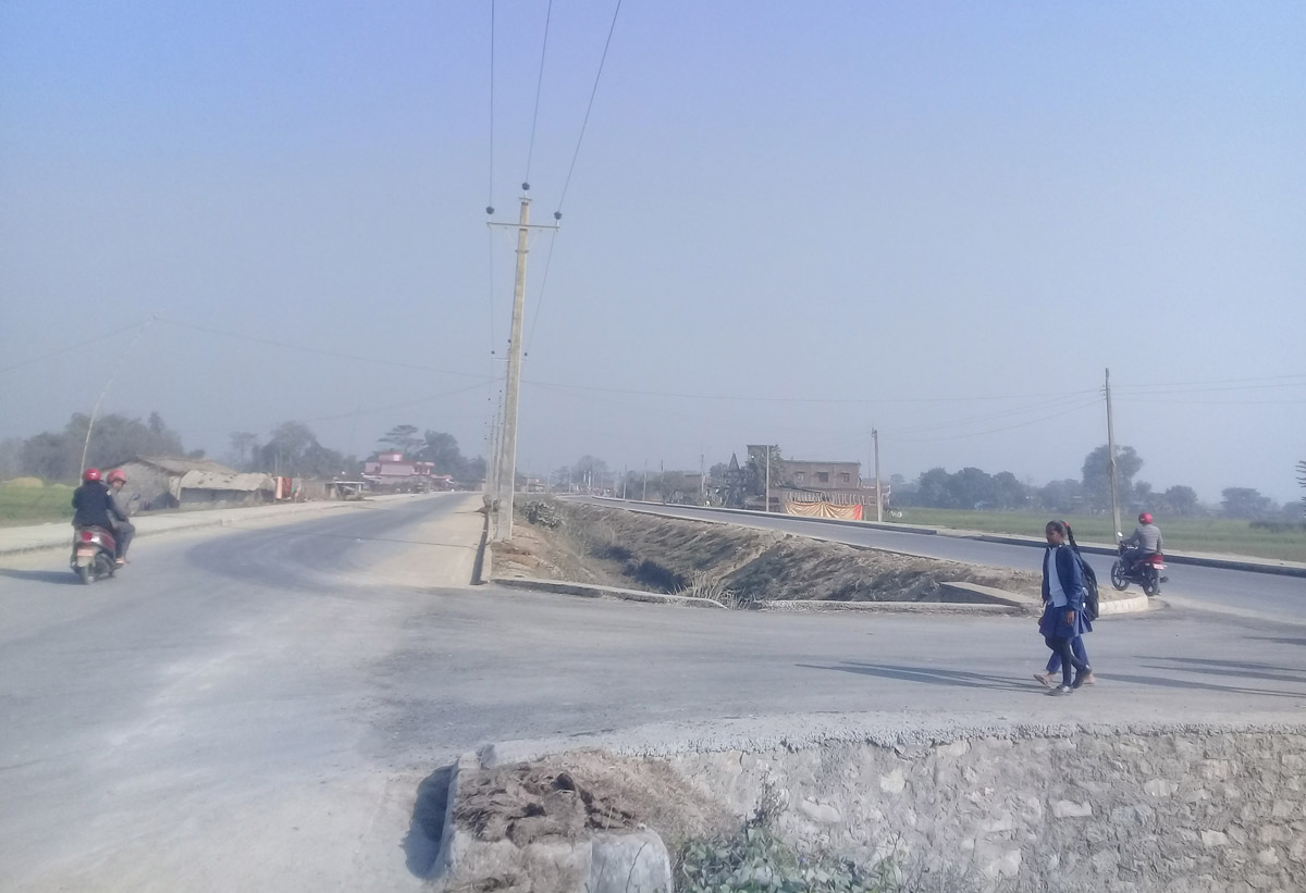 दुबै तर्फ कालोपत्रे हुँदा यस्तो देखियो बेलबास-बेथरी सडक (भिडियोसहित)